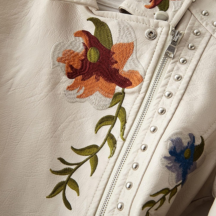 Tove | Stilfuld Bikerjakke med Blomstret Broderi