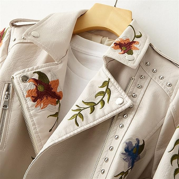 Tove | Stilfuld Bikerjakke med Blomstret Broderi