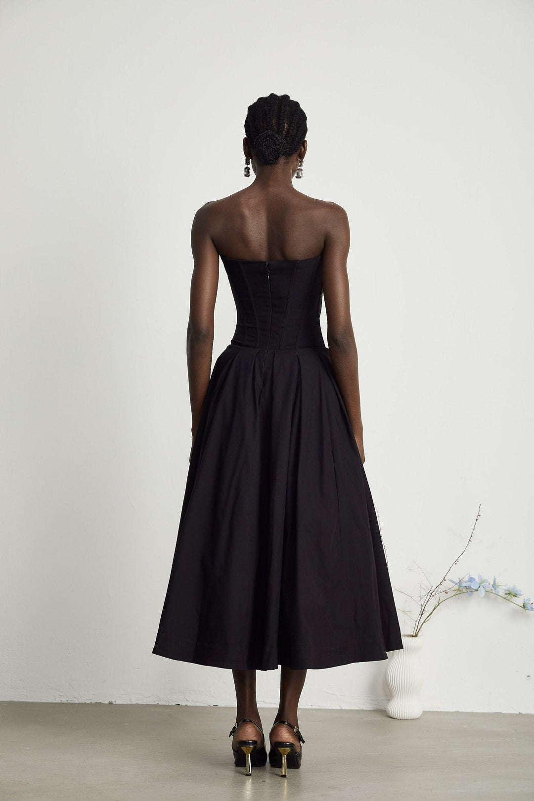 Thora | Stilfuld Off-Shoulder Korset Midi Kjole