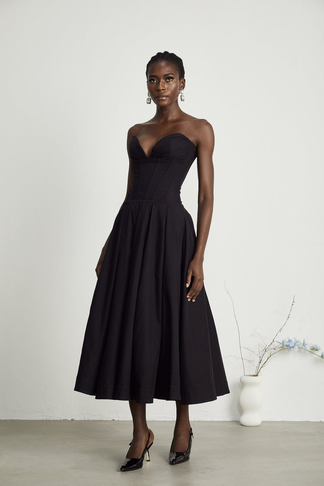 Thora | Stilfuld Off-Shoulder Korset Midi Kjole