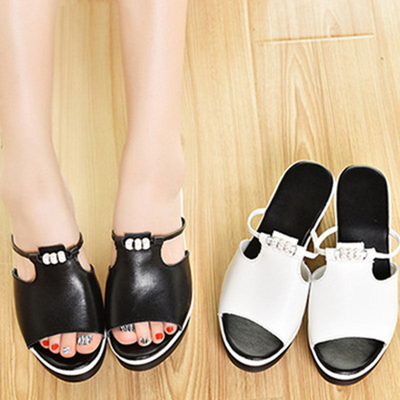 Silla | Stilfulde Kilesandaler med Rhinestone-detaljer