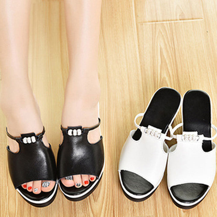 Silla | Stilfulde Kilesandaler med Rhinestone-detaljer
